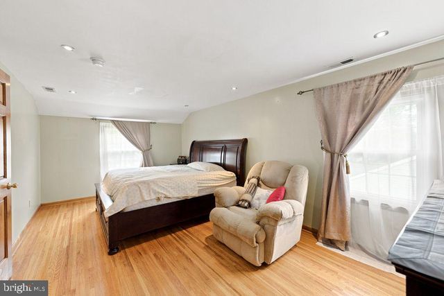 557 COVERED RD, Cherry Hill, NJ 08034