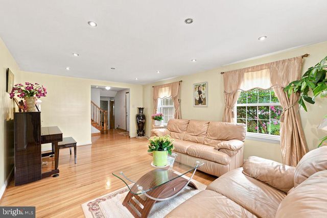 557 COVERED RD, Cherry Hill, NJ 08034