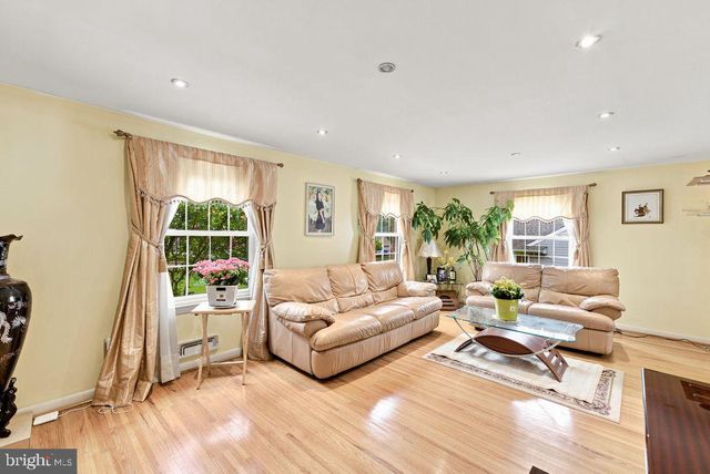 557 COVERED RD, Cherry Hill, NJ 08034