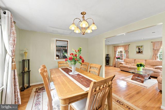 557 COVERED RD, Cherry Hill, NJ 08034