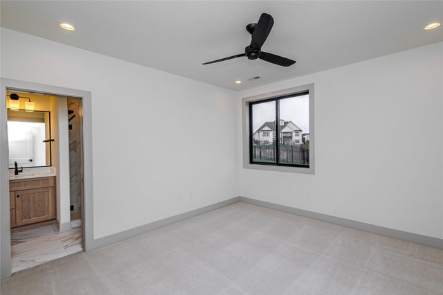 3957 NW 177th Court, Clive, IA 50325