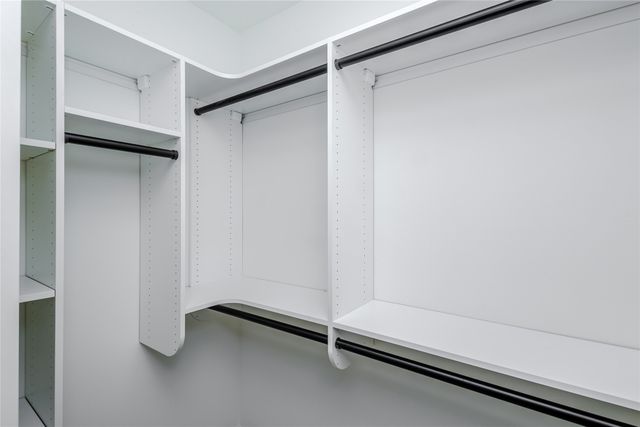 3957 NW 177th Court, Clive, IA 50325