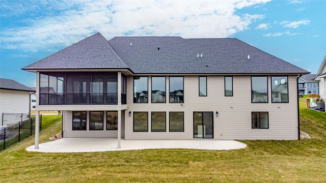 3957 NW 177th Court, Clive, IA 50325