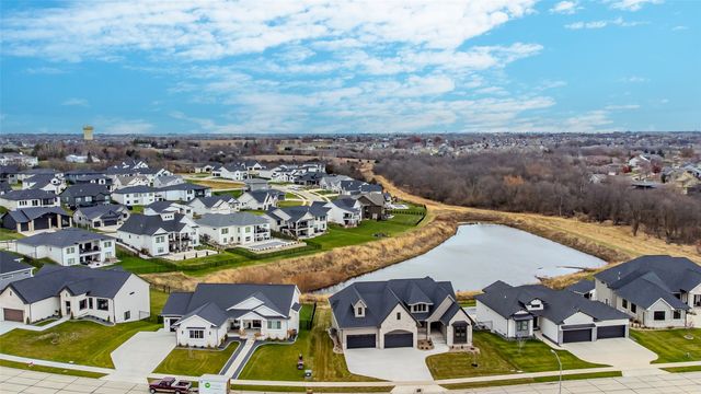 3957 NW 177th Court, Clive, IA 50325