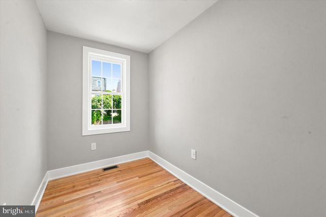 247 N LINDEN AVE, Upper Darby, PA 19082