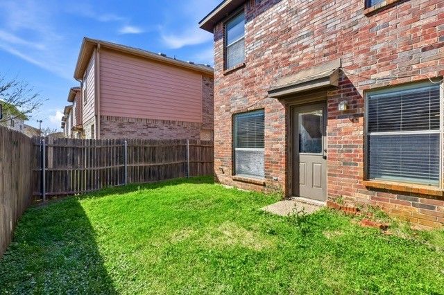 2320 Bloomfield Drive, Arlington, TX 76012