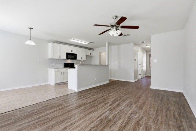 2320 Bloomfield Drive, Arlington, TX 76012