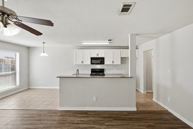 2320 Bloomfield Drive, Arlington, TX 76012