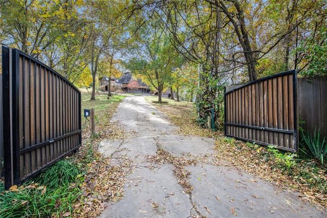 8315 Kansas Avenue, Kansas City, KS 66109