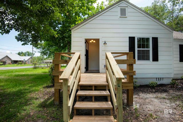 510 E Myrtle Avenue, Foley, AL 36535