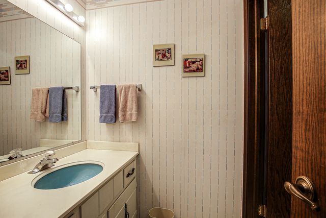 1326 Hillview Road, Homewood, IL 60430