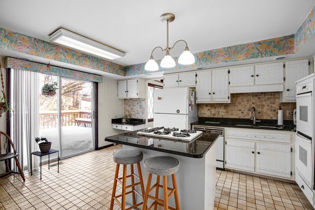 1326 Hillview Road, Homewood, IL 60430