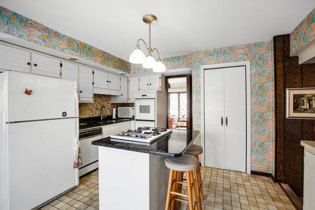 1326 Hillview Road, Homewood, IL 60430