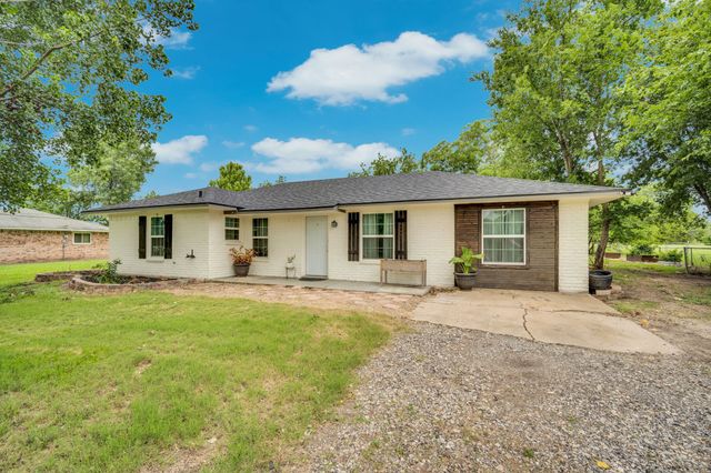 808 Gibson Road, Waxahachie, TX 75165