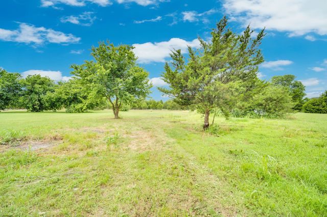 808 Gibson Road, Waxahachie, TX 75165