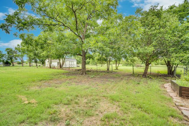 808 Gibson Road, Waxahachie, TX 75165