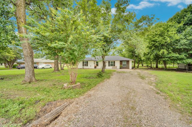 808 Gibson Road, Waxahachie, TX 75165