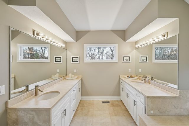 8008 Tiburon Place, Johnston, IA 50131