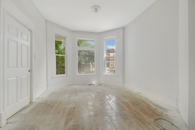 210 N Laramie Avenue, Chicago, IL 60644