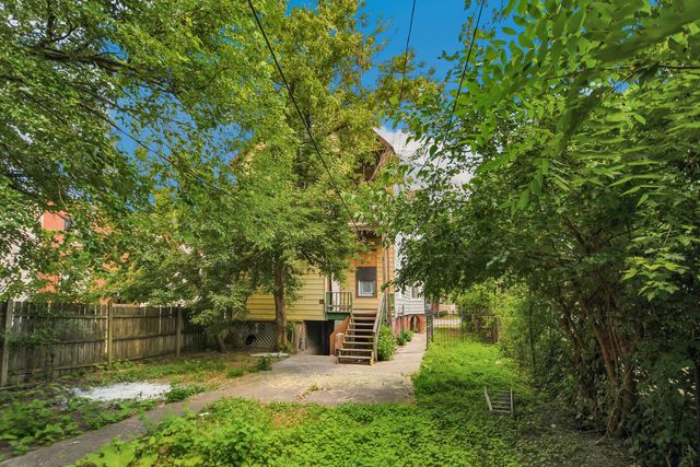 210 N Laramie Avenue, Chicago, IL 60644