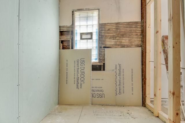 210 N Laramie Avenue, Chicago, IL 60644