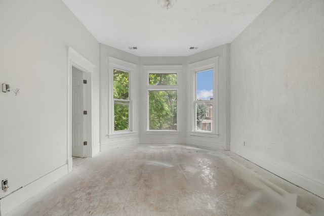 210 N Laramie Avenue, Chicago, IL 60644