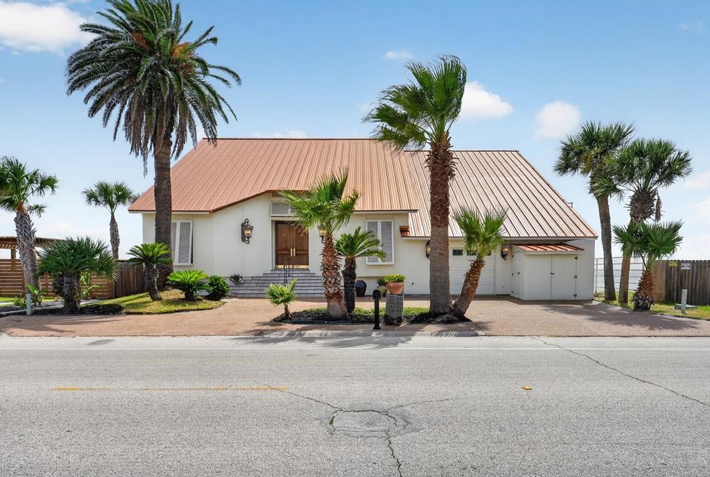 1840 Bay Shore Dr, Rockport, TX 78382 — exterior