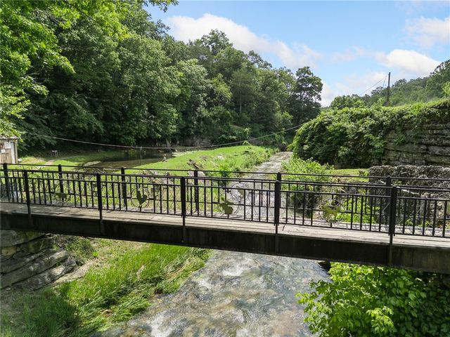 350 Devitos Loop, Harrison, AR 72601