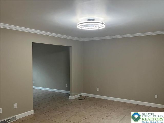 2013 West Columbia Street, South Whitehall Twp, PA 18104