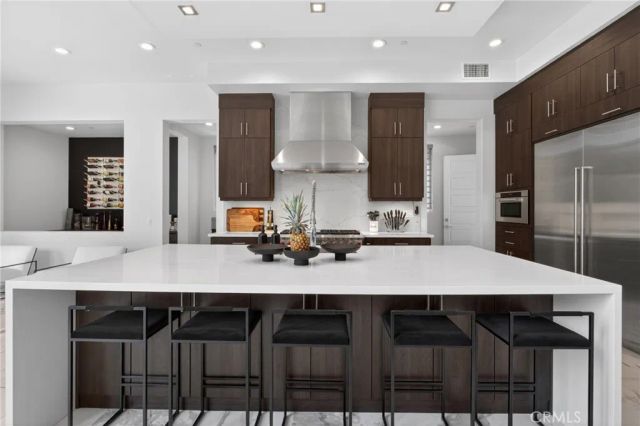 61 Iluna, Irvine, CA 92618