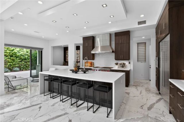 61 Iluna, Irvine, CA 92618
