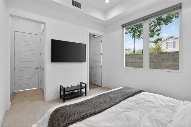 61 Iluna, Irvine, CA 92618