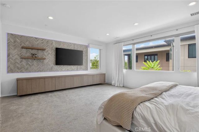 61 Iluna, Irvine, CA 92618