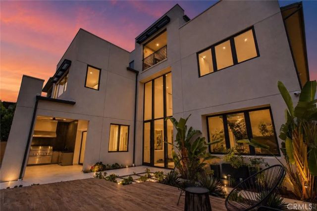 61 Iluna, Irvine, CA 92618