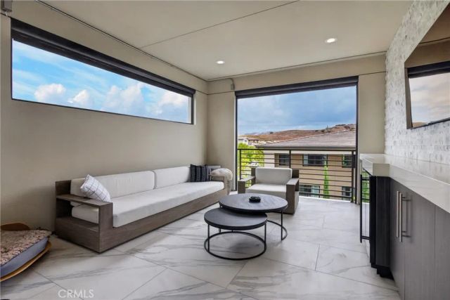 61 Iluna, Irvine, CA 92618