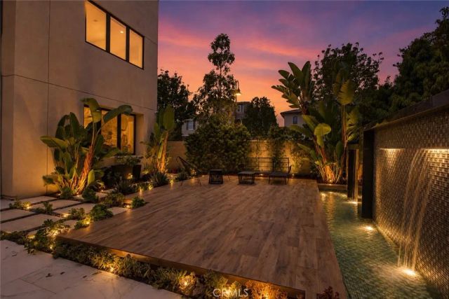 61 Iluna, Irvine, CA 92618