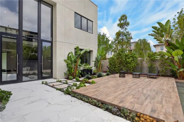 61 Iluna, Irvine, CA 92618