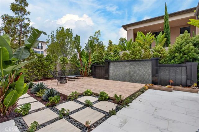 61 Iluna, Irvine, CA 92618