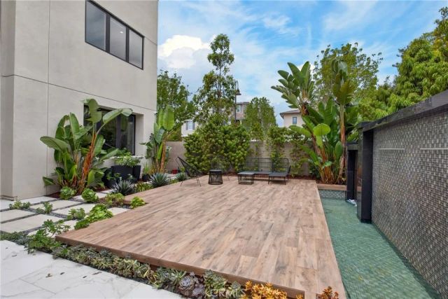 61 Iluna, Irvine, CA 92618