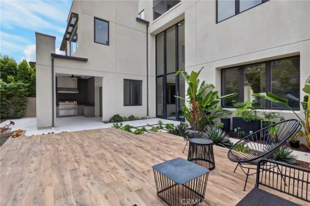 61 Iluna, Irvine, CA 92618