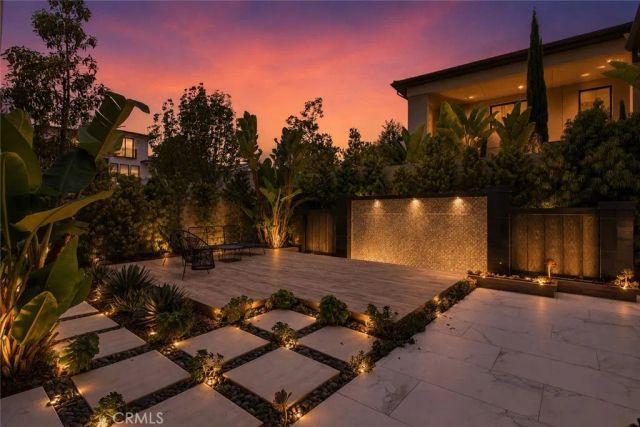 61 Iluna, Irvine, CA 92618
