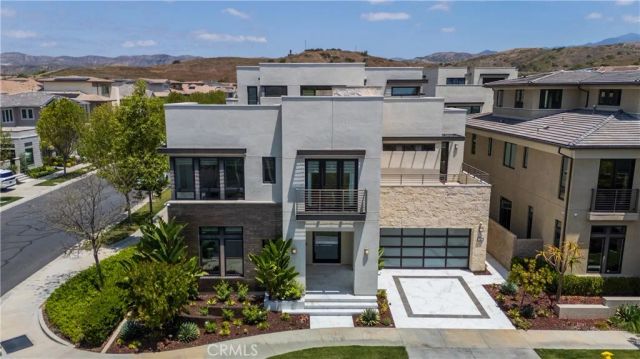 61 Iluna, Irvine, CA 92618