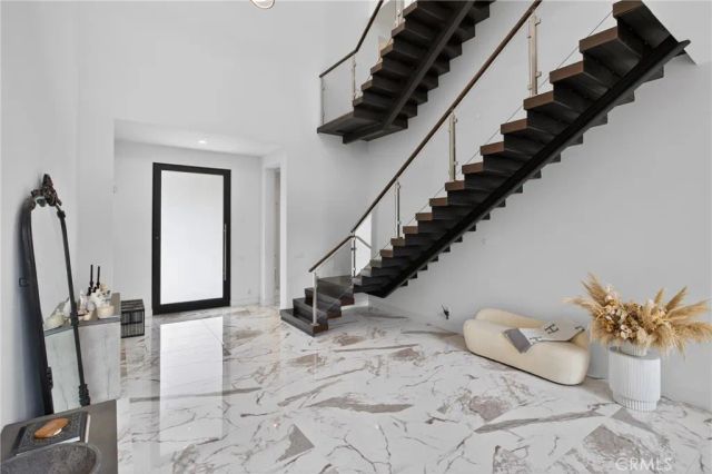 61 Iluna, Irvine, CA 92618