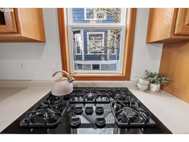 708 33RD St, Astoria, OR 97103