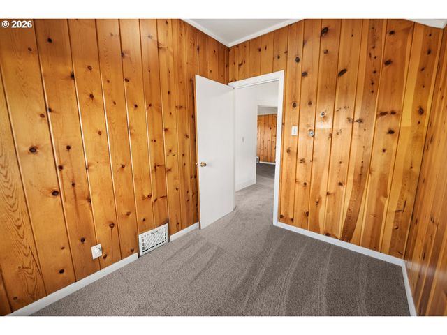 708 33RD St, Astoria, OR 97103