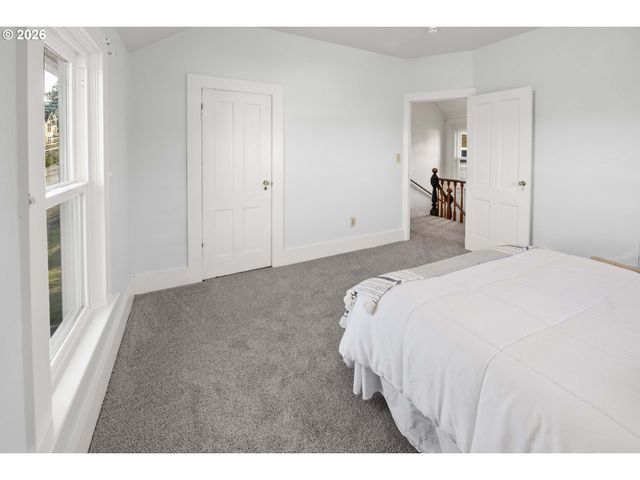 708 33RD St, Astoria, OR 97103