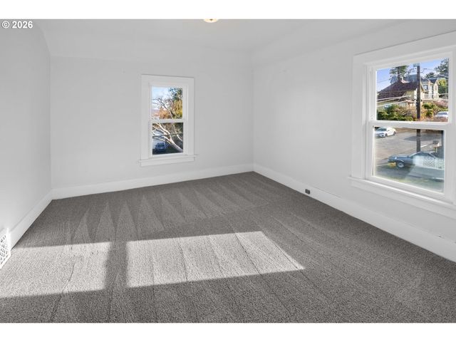 708 33RD St, Astoria, OR 97103