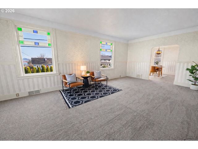 708 33RD St, Astoria, OR 97103