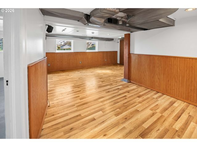 708 33RD St, Astoria, OR 97103