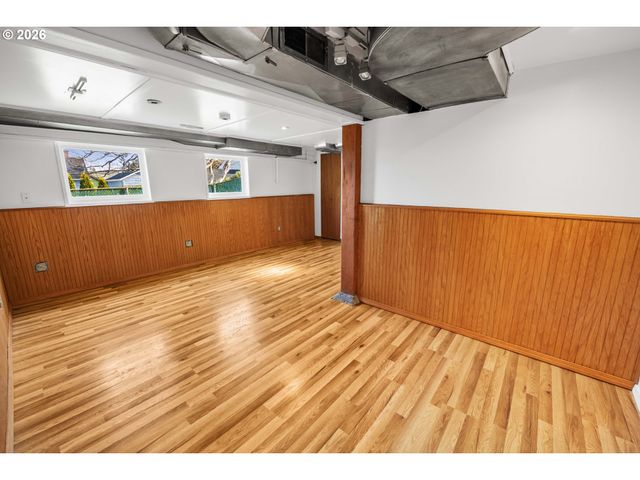 708 33RD St, Astoria, OR 97103